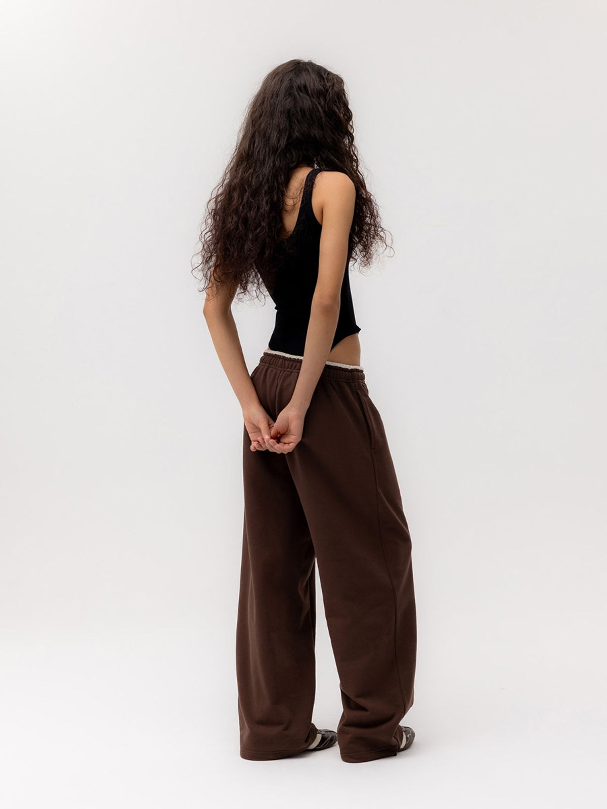 글로니(GLOWNY) G SCOOP NECK WAFFLE BODYSUIT (BLACK)