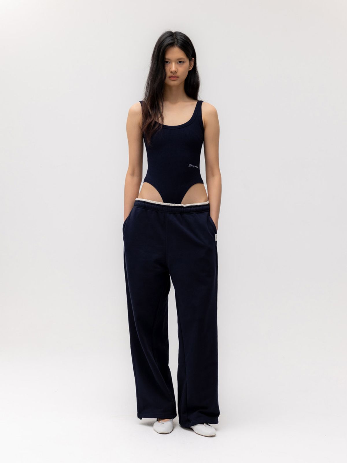 글로니(GLOWNY) G SCOOP NECK WAFFLE BODYSUIT (NAVY)