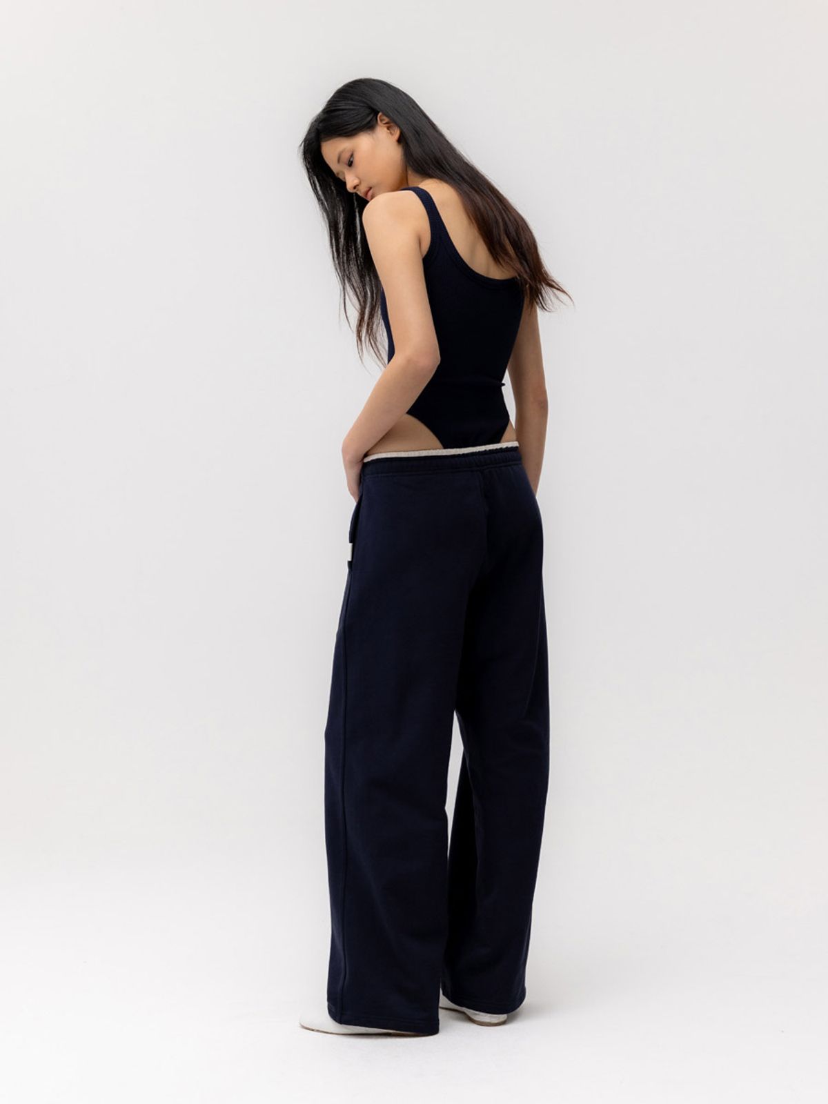 글로니(GLOWNY) G SCOOP NECK WAFFLE BODYSUIT (NAVY)