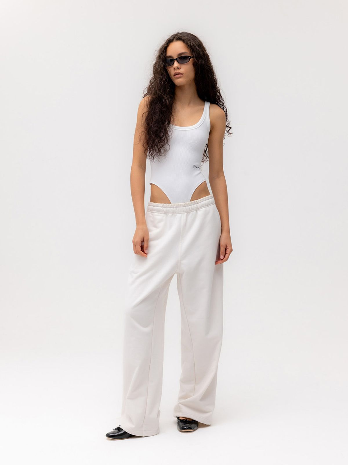 글로니(GLOWNY) G SCOOP NECK WAFFLE BODYSUIT (WHITE)