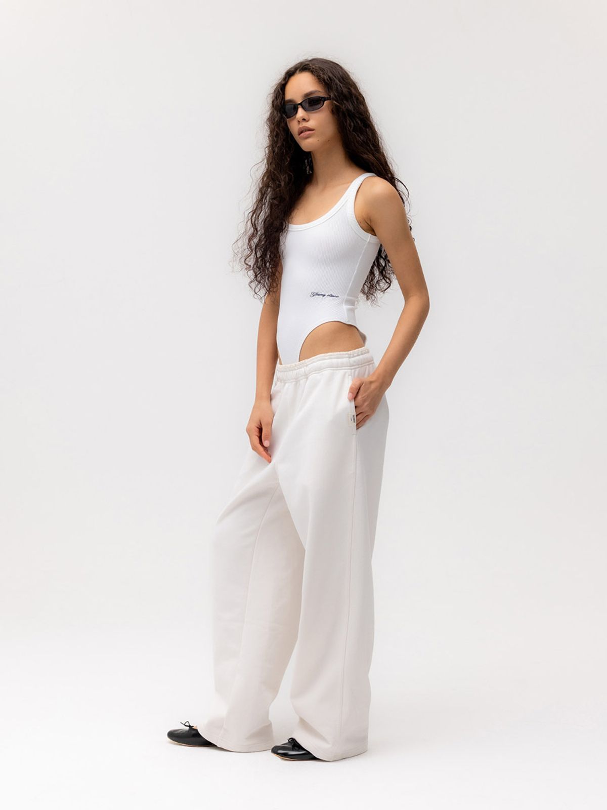 글로니(GLOWNY) G SCOOP NECK WAFFLE BODYSUIT (WHITE)