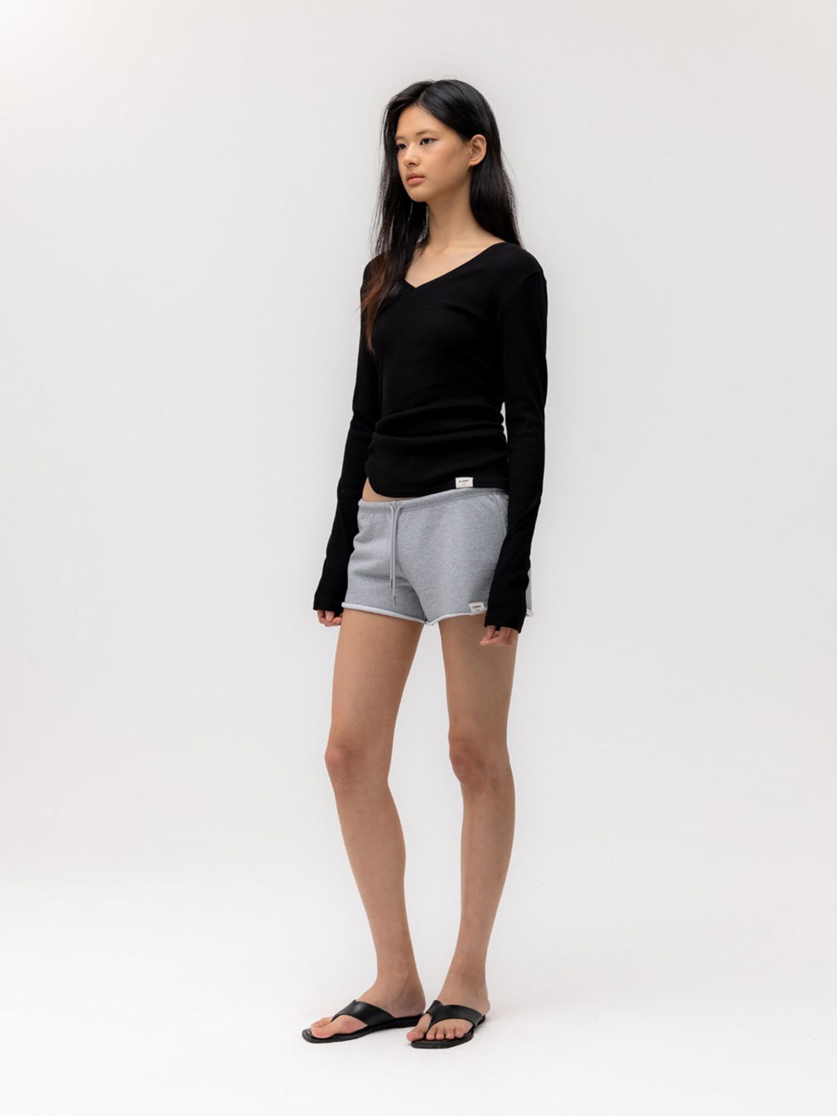 글로니(GLOWNY) G CLASSIC V-NECK RIB LONG SLEEVE (BLACK)