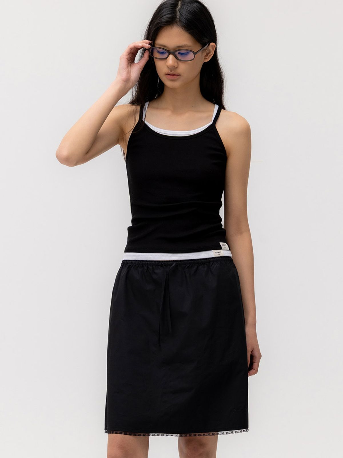 글로니(GLOWNY) G FINE STRAP CAMISOLE (BLACK)