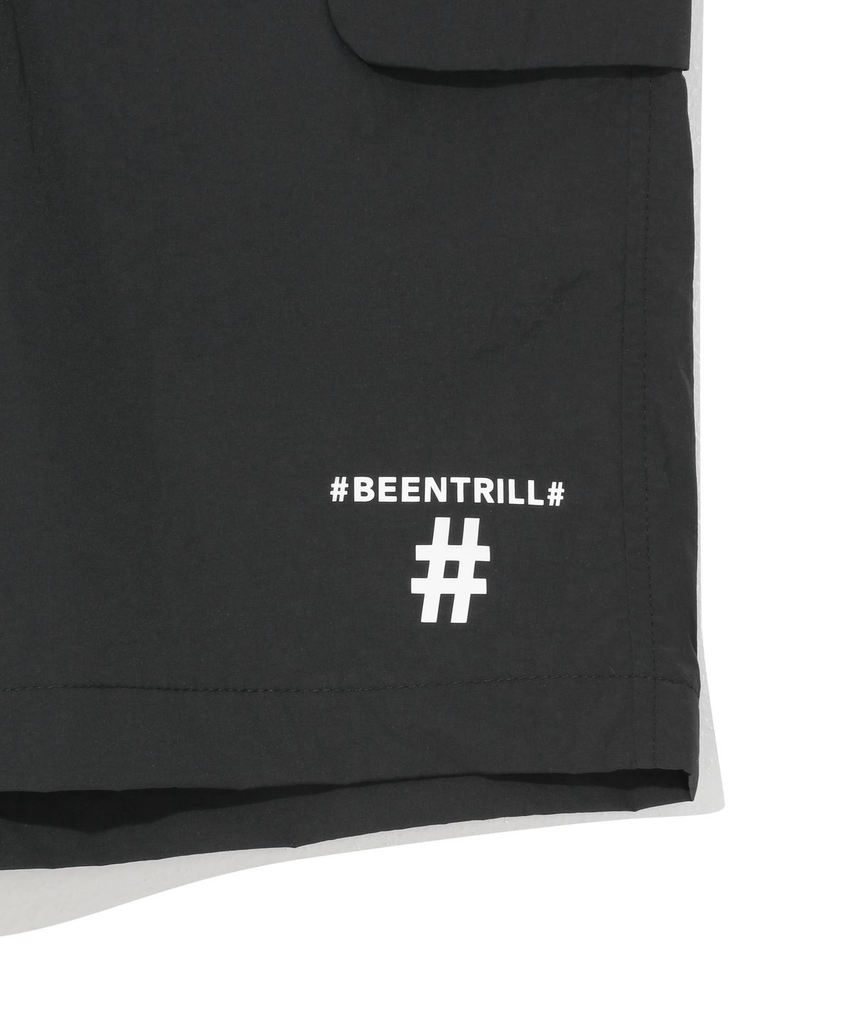 빈트릴(BEENTRILL) 에센셜 우먼스 스몰 로고 우븐 카고 쇼츠(블랙)