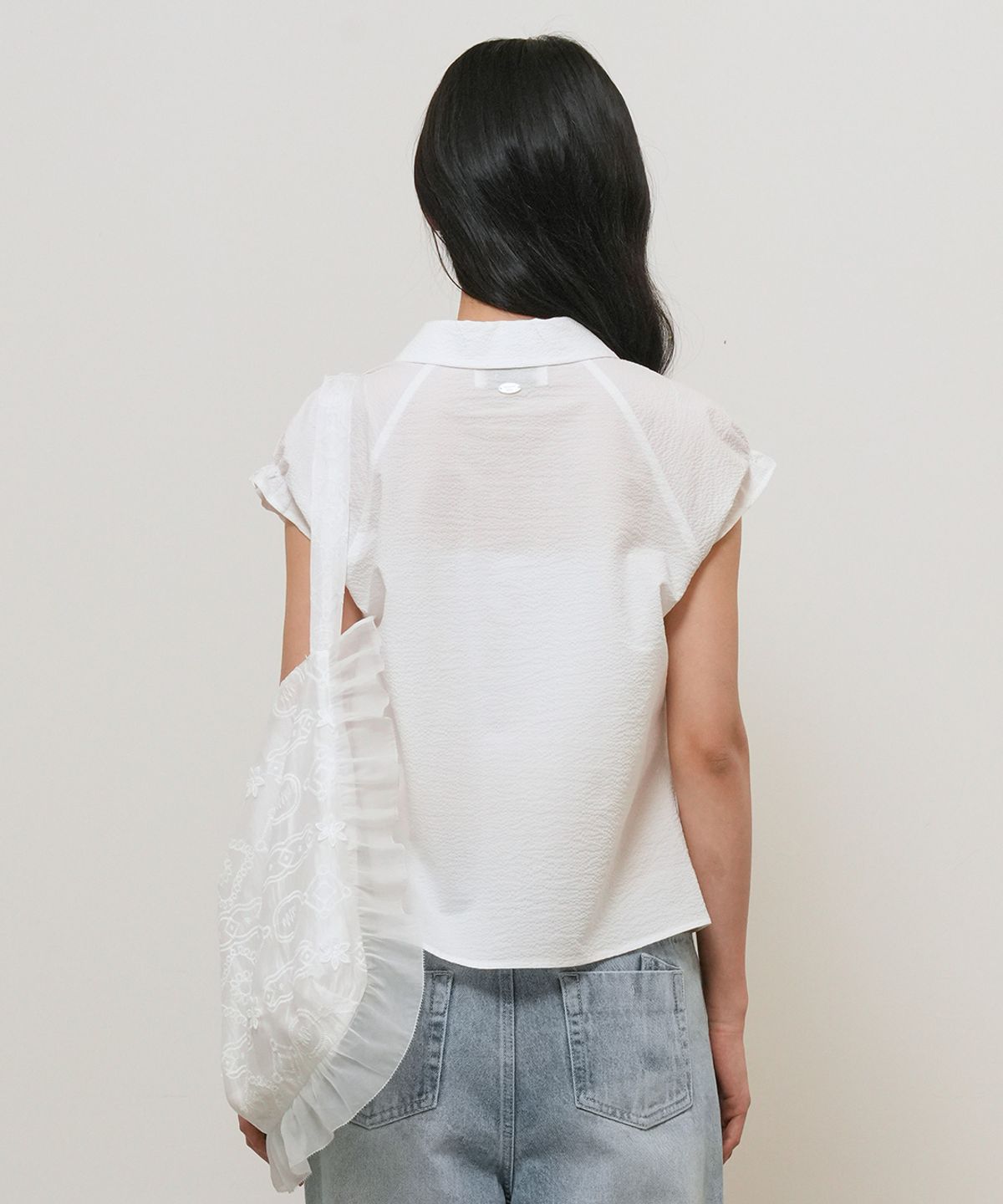 제너럴아이디어(GENERALIDEA) 시어서커  라운드 카라 블라우스 [WHITE] / GF2LBL528