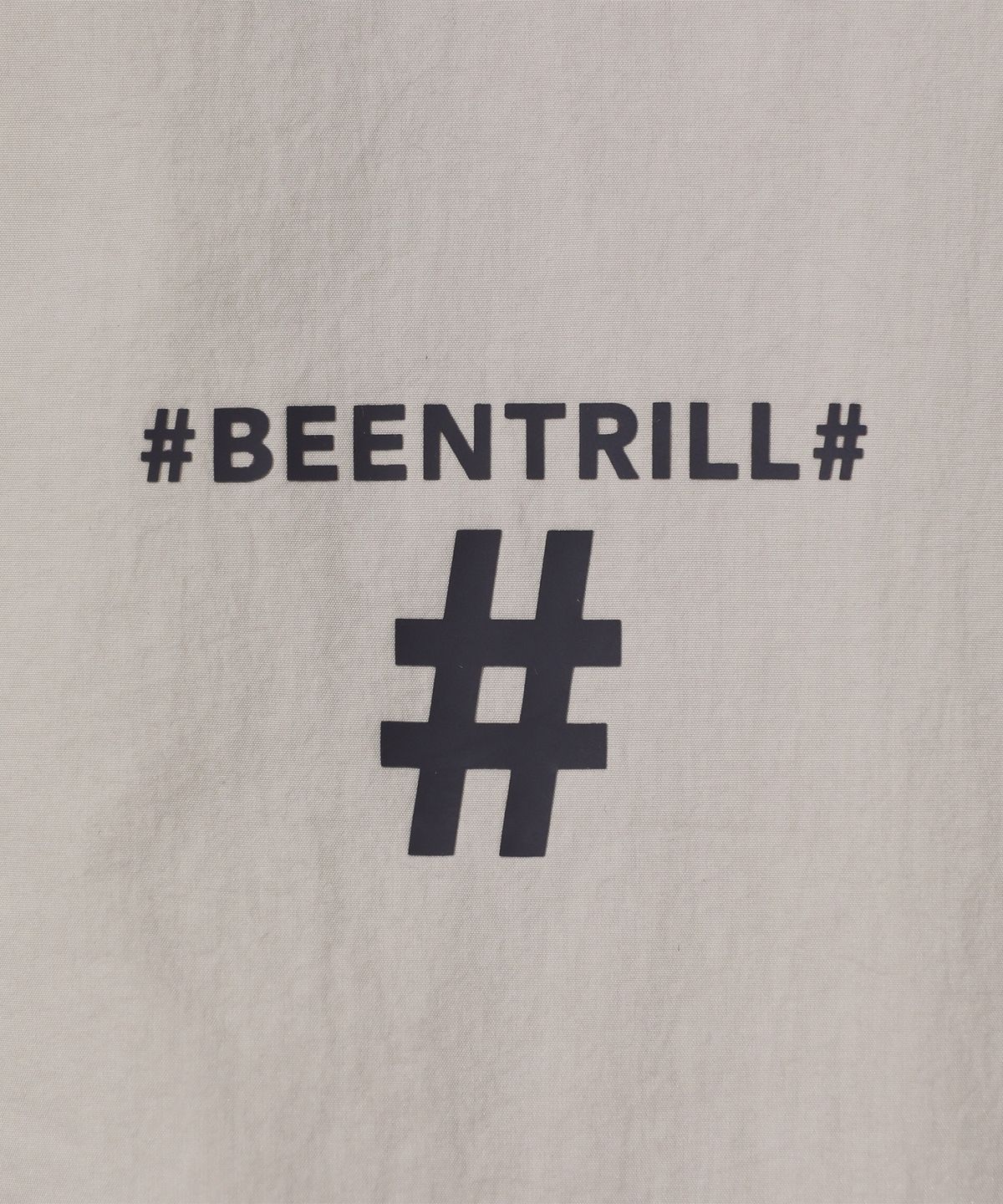 빈트릴(BEENTRILL) 에센셜 스몰 로고 하프집업 후드 반팔 아노락(베이지)