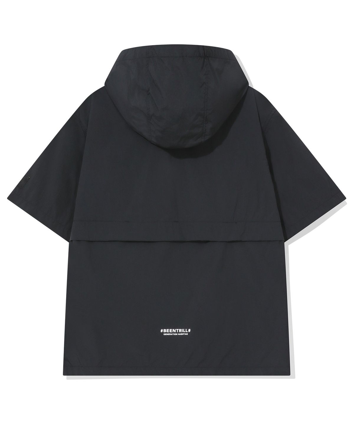 빈트릴(BEENTRILL) 에센셜 스몰 로고 하프집업 후드 반팔 아노락(블랙)