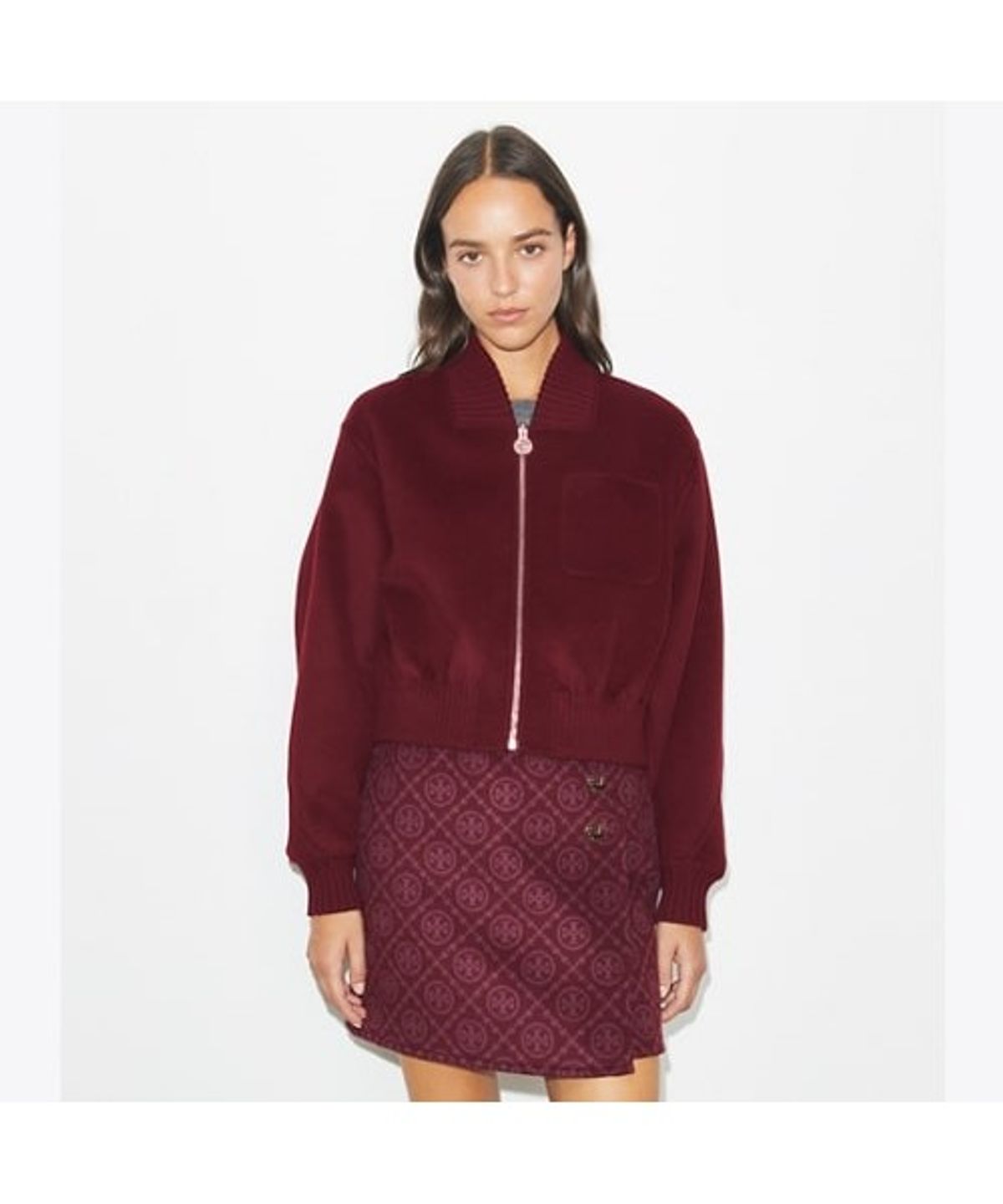 토리버치(TORYBURCH) 리버서블 울 자켓 - 버건디 티모노그램 자카드