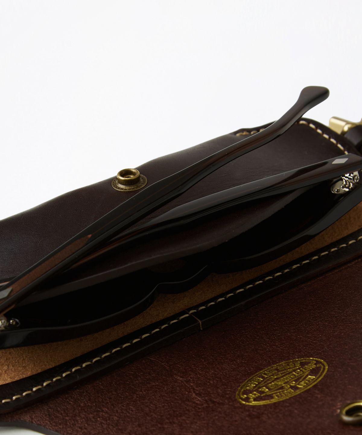 아웃스탠딩(OUTSTANDING) LEATHER GLASSES KEYRING CASE_BROWN