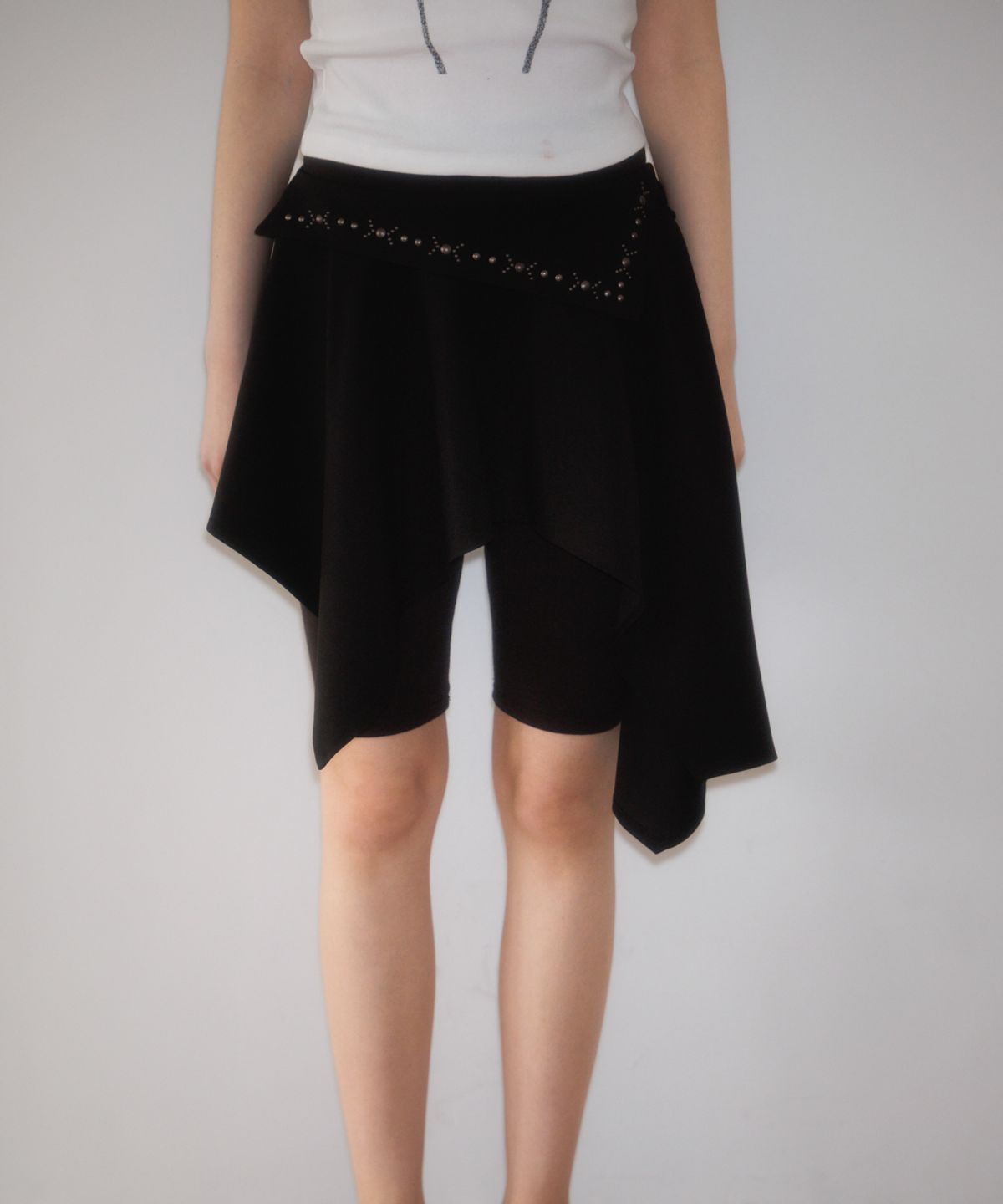 로제프란츠(ROSEFRANTZ) Stud unbalance Flare Skirt [Black]