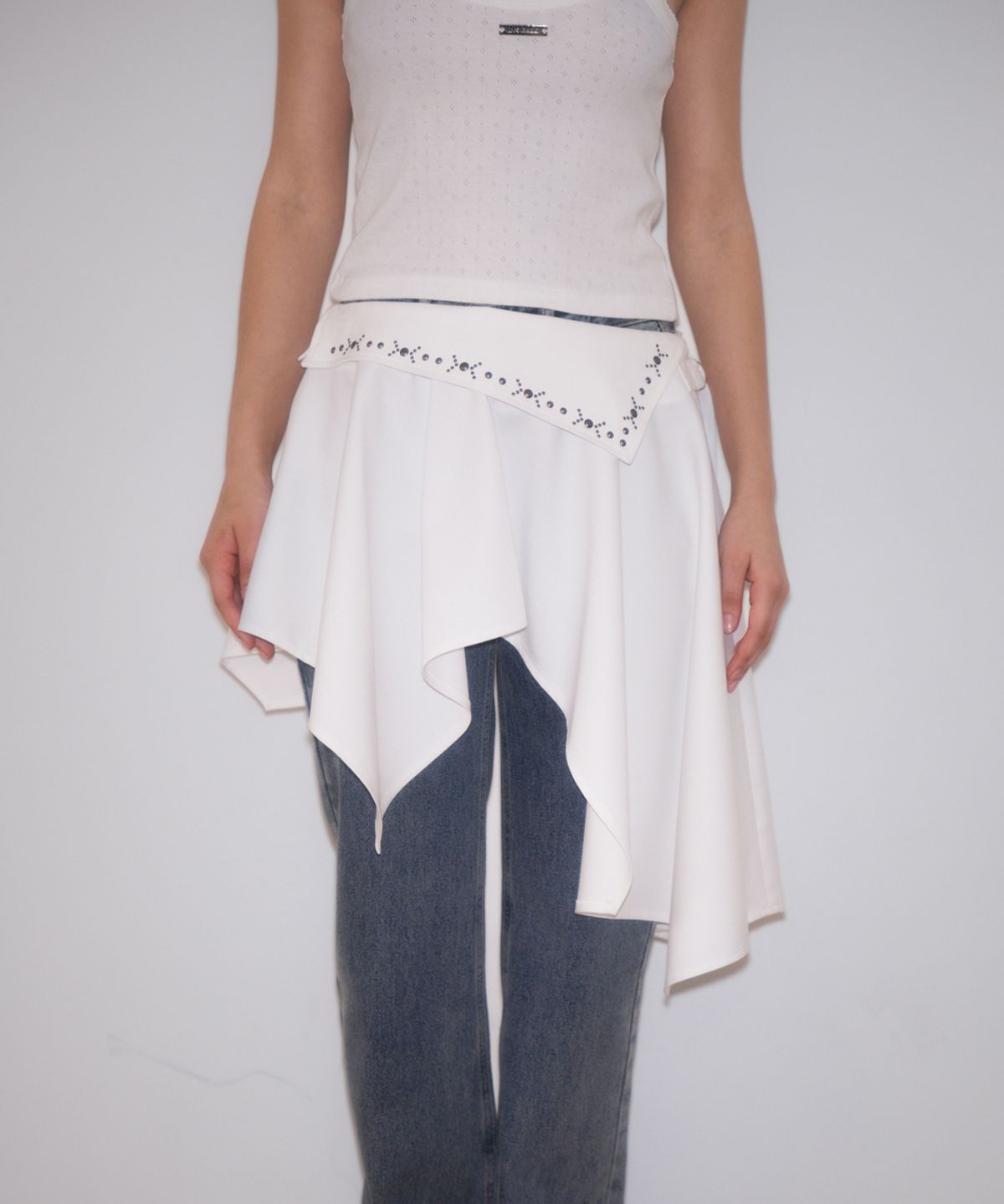 로제프란츠(ROSEFRANTZ) Stud unbalance Flare Skirt [Ivory]