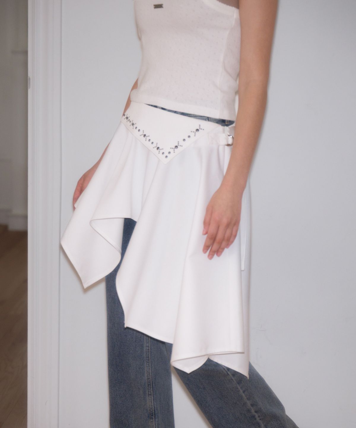 로제프란츠(ROSEFRANTZ) Stud unbalance Flare Skirt [Ivory]