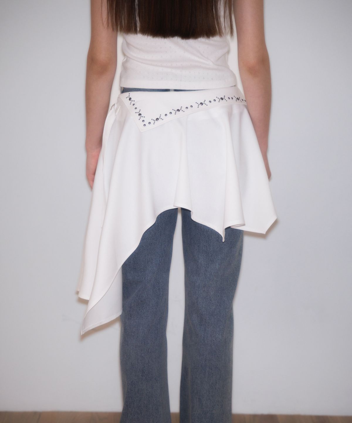 로제프란츠(ROSEFRANTZ) Stud unbalance Flare Skirt [Ivory]