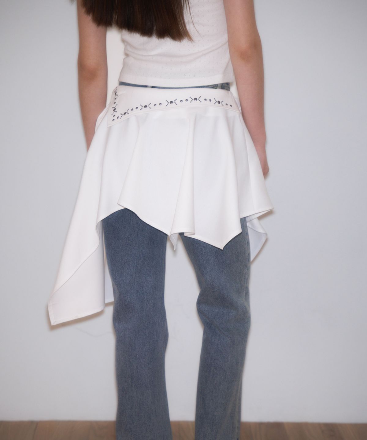 로제프란츠(ROSEFRANTZ) Stud unbalance Flare Skirt [Ivory]