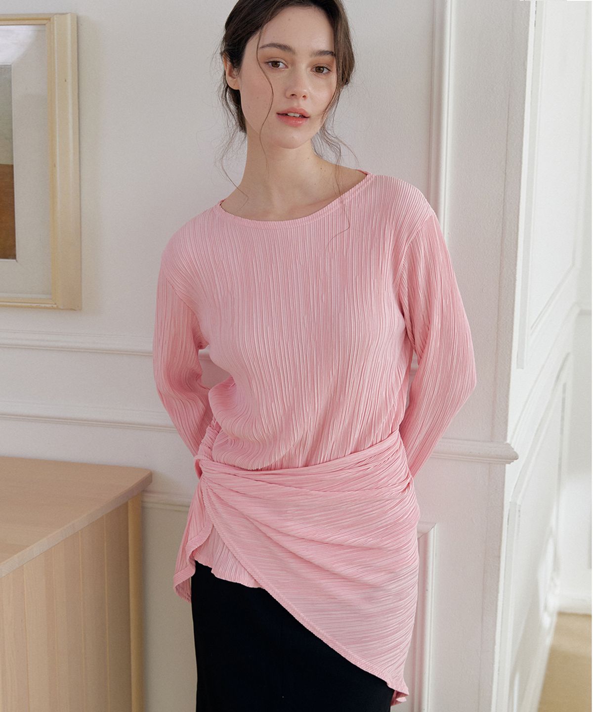 머지앤밍글(MERGE&MINGLE) Iconic Pleats Wrap Scarf Blouse T (Pink)
