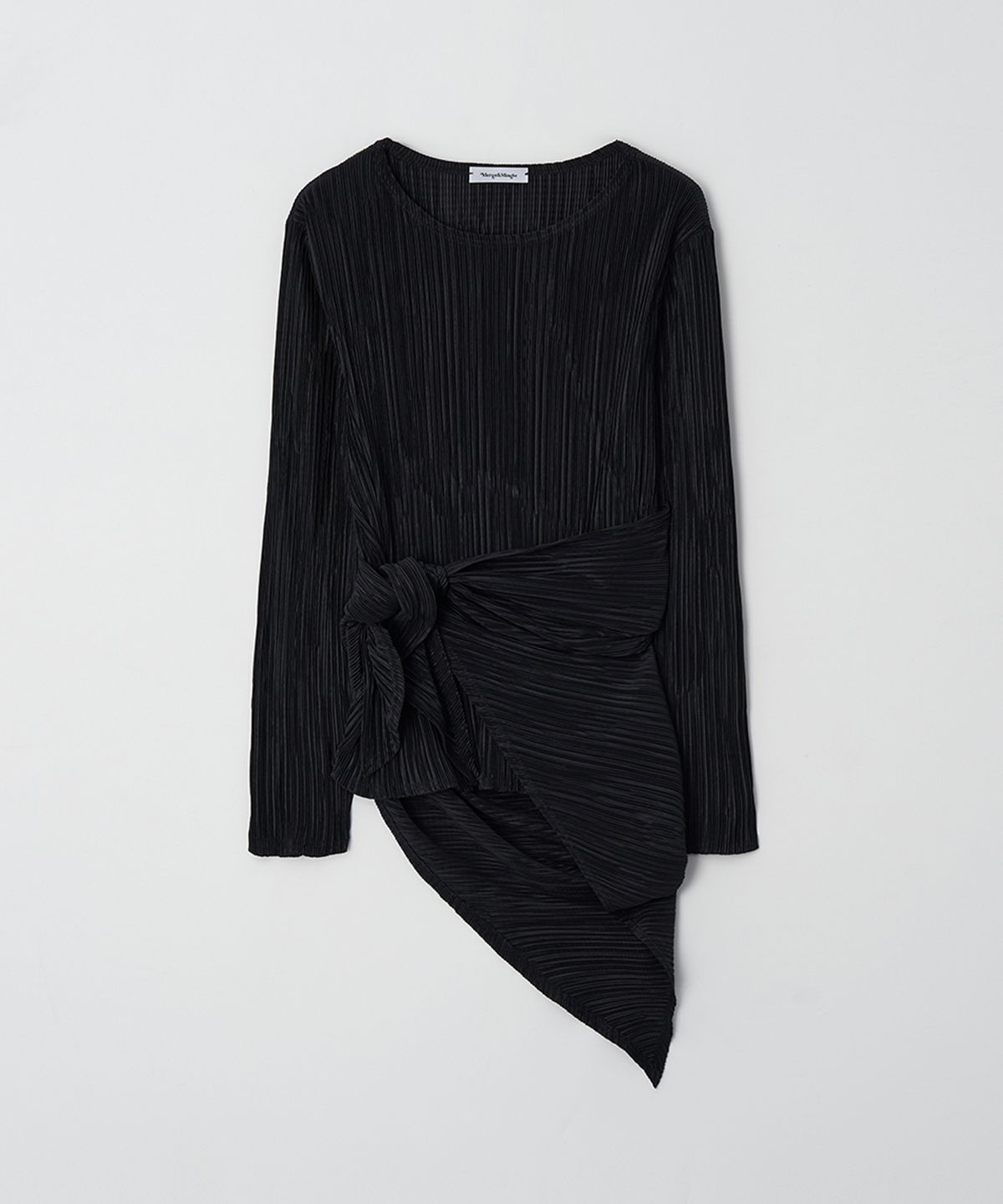 머지앤밍글(MERGE&MINGLE) Iconic Pleats Wrap Scarf Blouse T (Black)