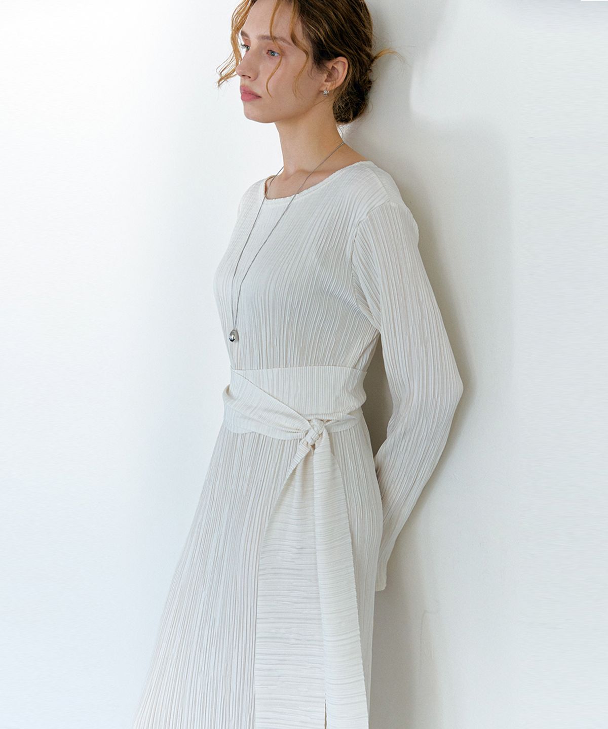 머지앤밍글(MERGE&MINGLE) Iconic Pleats Maxi Belted Dress (Ivory)