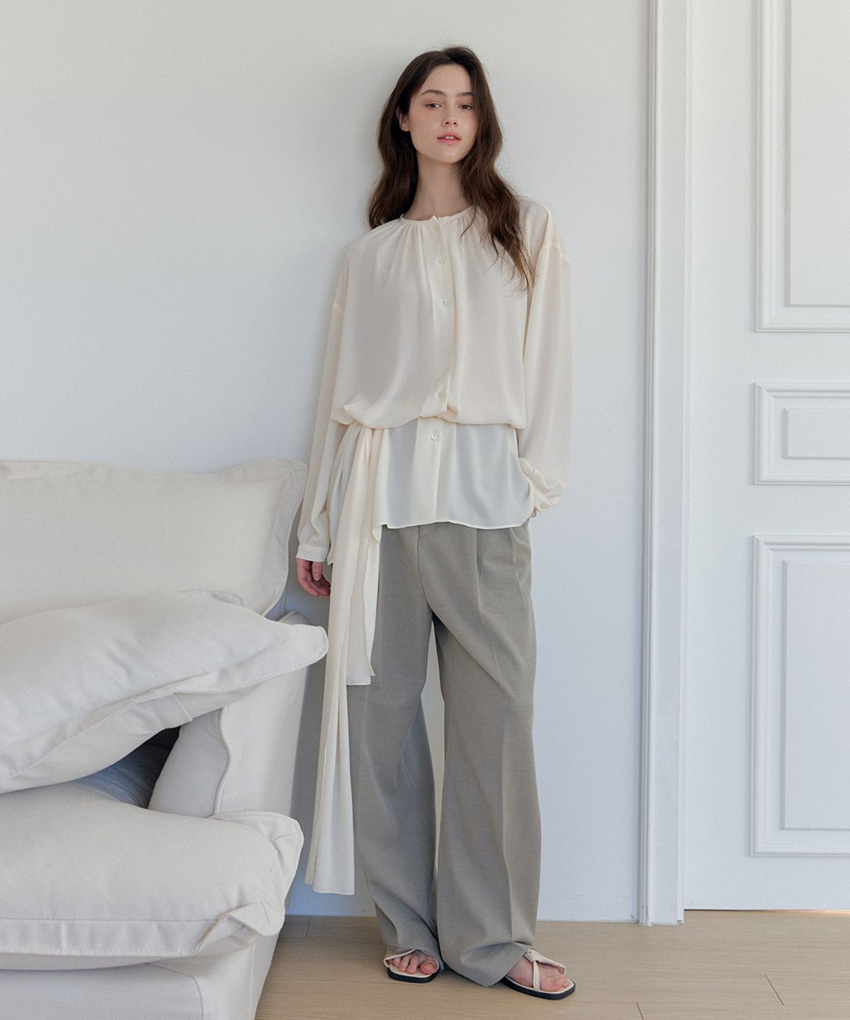 머지앤밍글(MERGE&MINGLE) Halo Neck Shirring Belt Chiffon Blouse (Ivory)