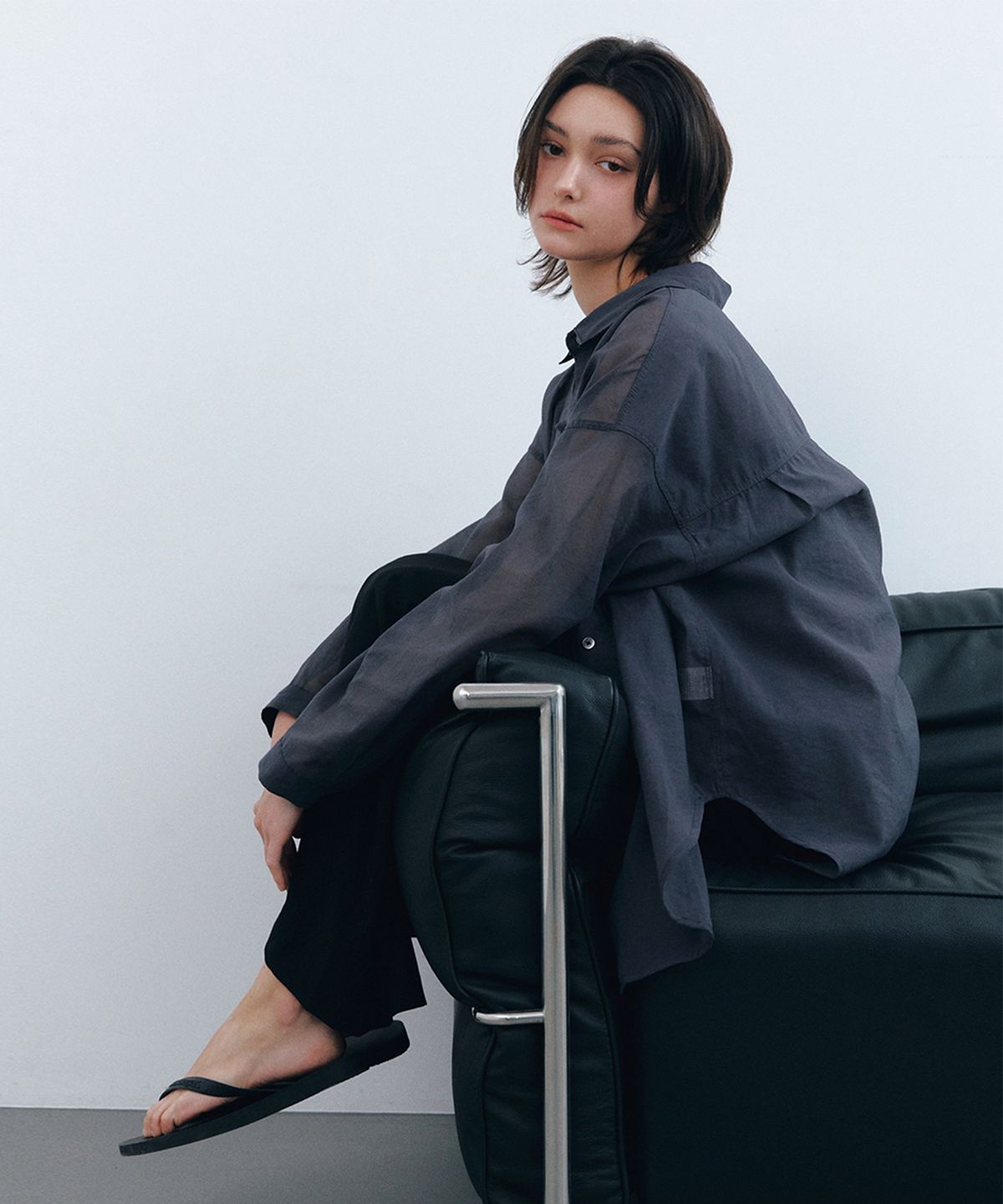 머지앤밍글(MERGE&MINGLE) Breezy Structure Long Sleeve Overshirt (Charcoal)