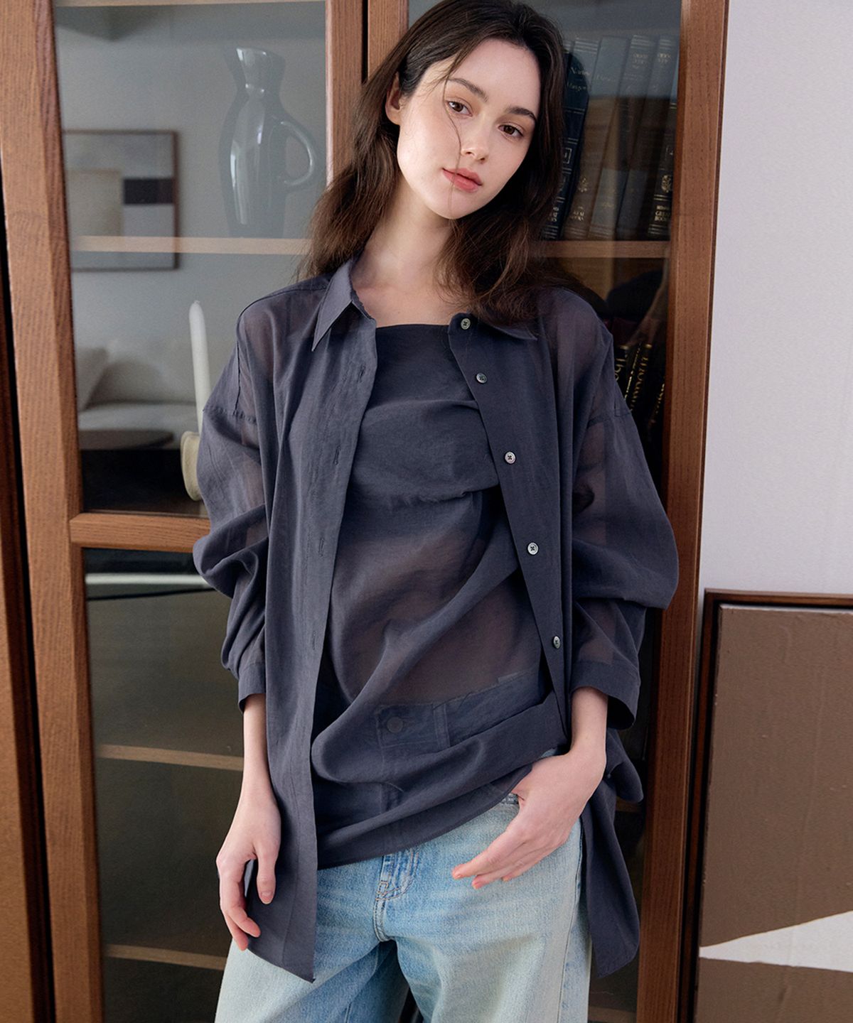 머지앤밍글(MERGE&MINGLE) Breezy Serif Shirring Sleeveless Line Blouse+Overshirt Set (Charcoal)