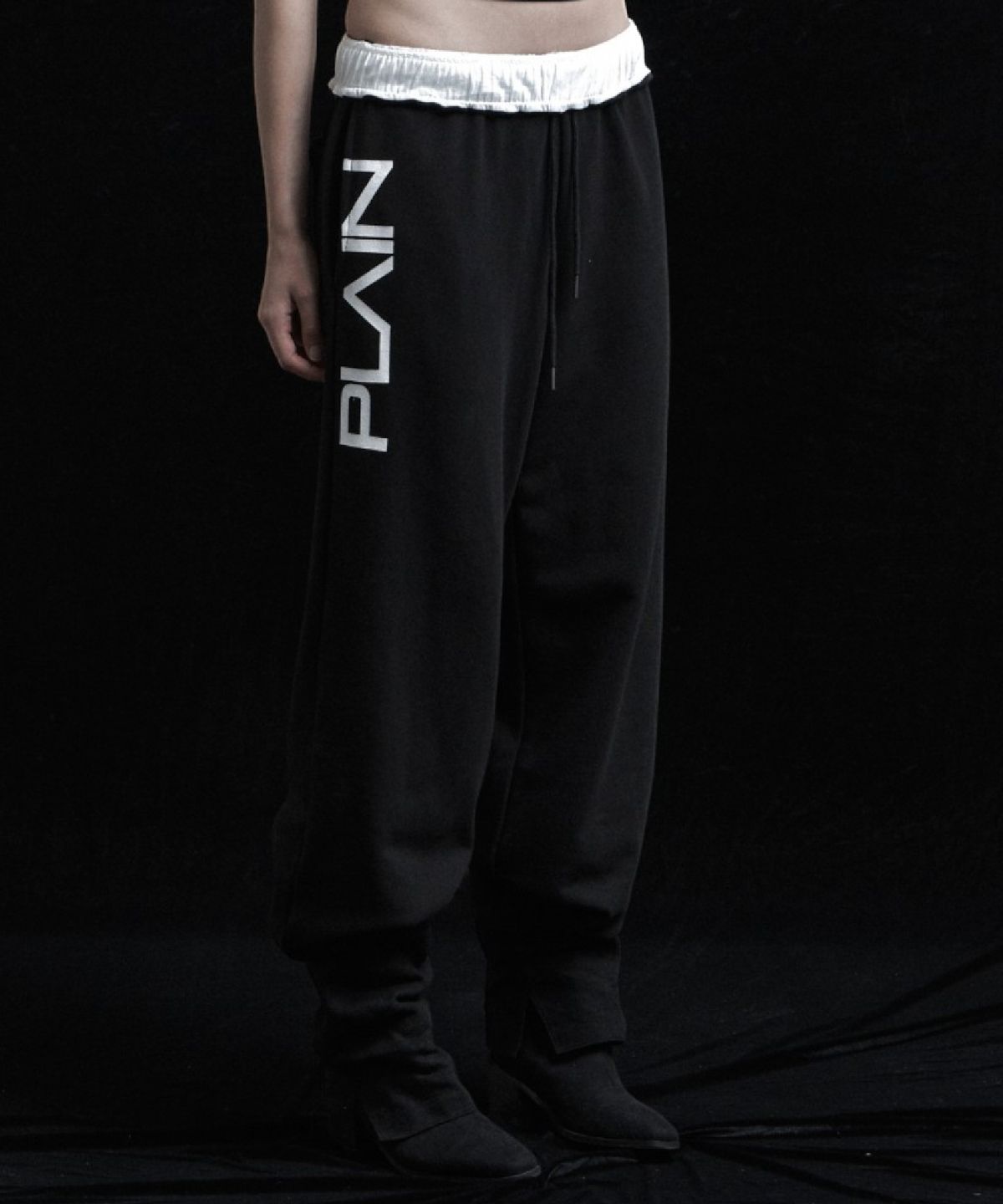 시너진(SYNERJYN) PLAIN FOLD-OVER SWEAT PANTS BLACK