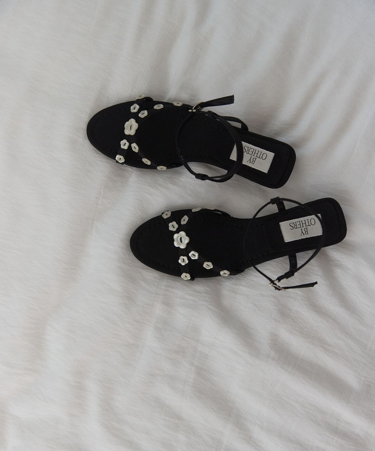 바이아덜스(BYOTHERS) Daisy Muse Sandals