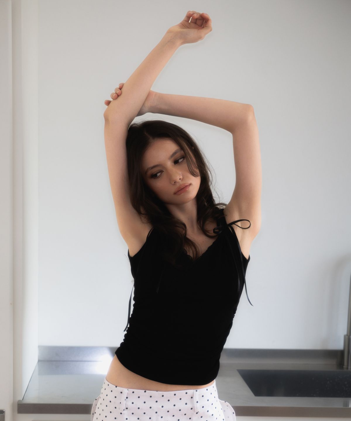 로제프란츠(ROSEFRANTZ) Lace-trim Ribbon Muse Sleeveless [Black]