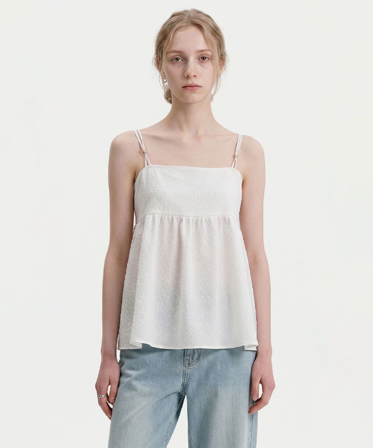 룩캐스트(LOOKAST) 아리아 플라워 슬리브리스 블라우스 / ARIA FLOWER SLEEVELESS BLOUSE_2colors