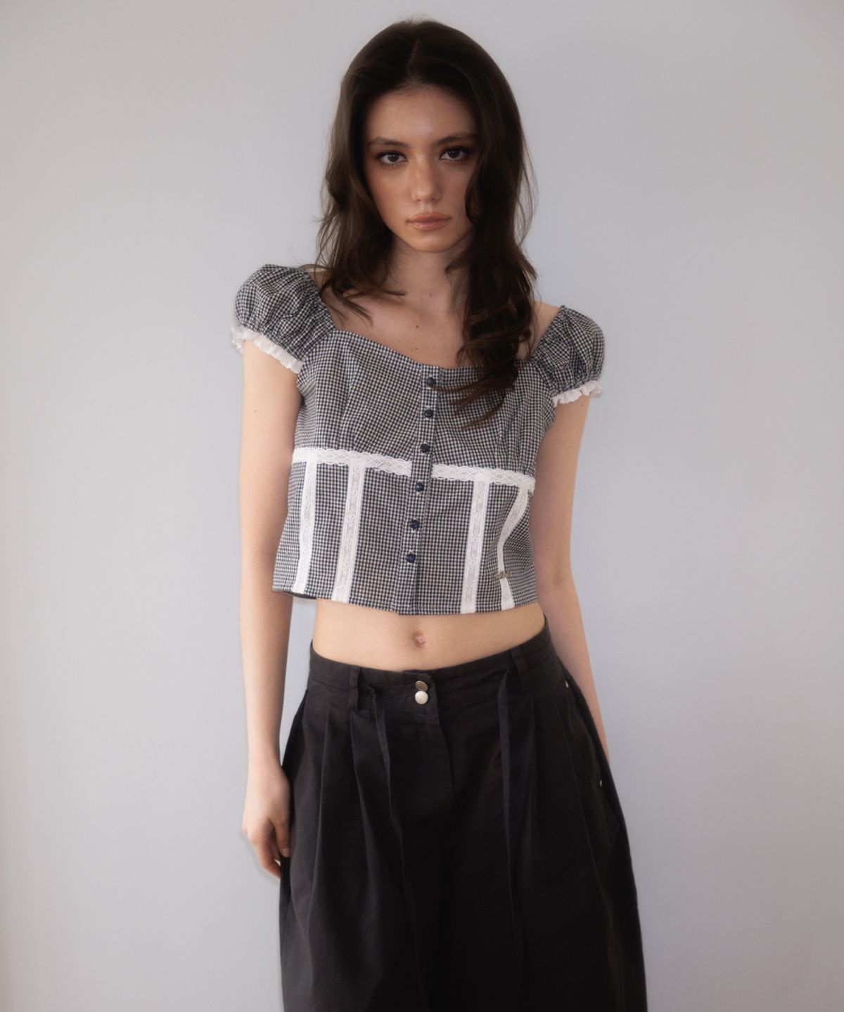 로제프란츠(ROSEFRANTZ) Check Shirring Crop Blouse [Navy]
