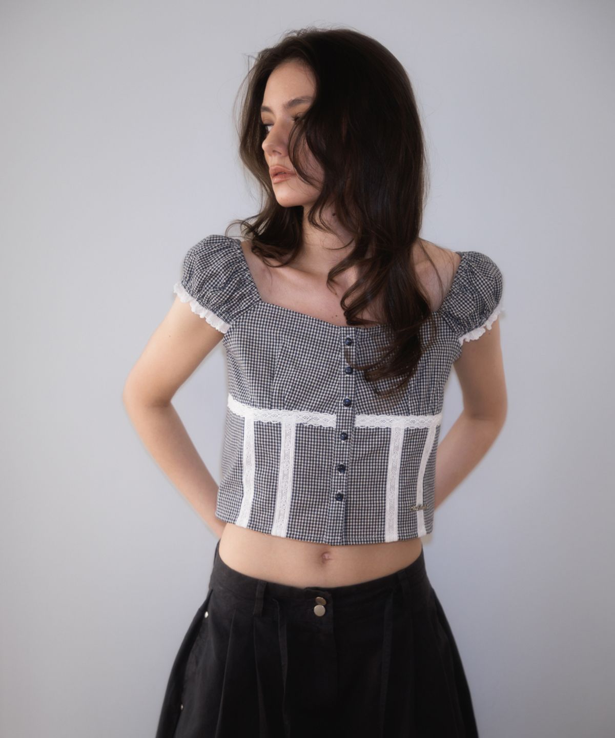 로제프란츠(ROSEFRANTZ) Check Shirring Crop Blouse [Navy]