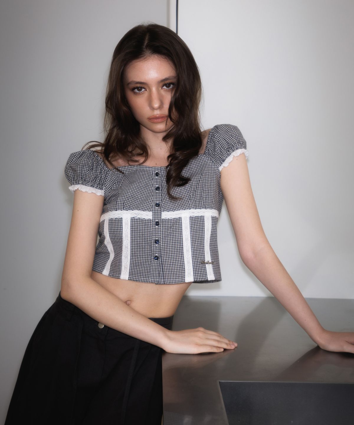 로제프란츠(ROSEFRANTZ) Check Shirring Crop Blouse [Navy]