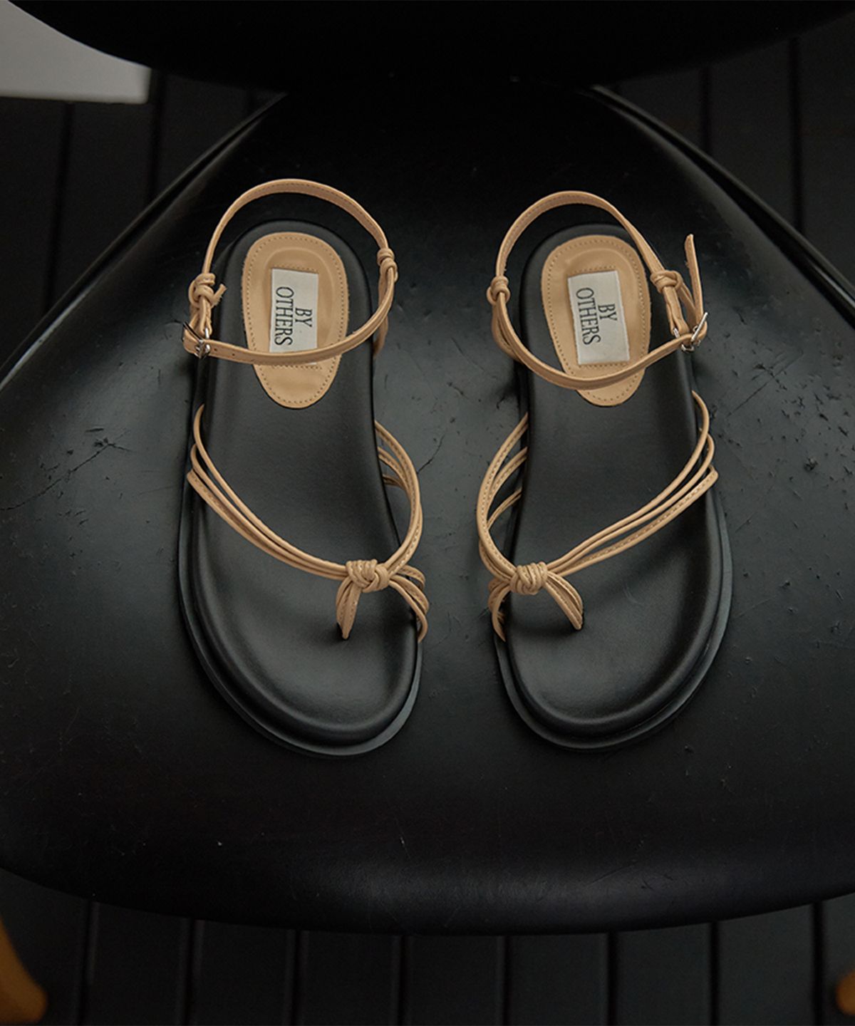 바이아덜스(BYOTHERS) Soleil Knot Sandals