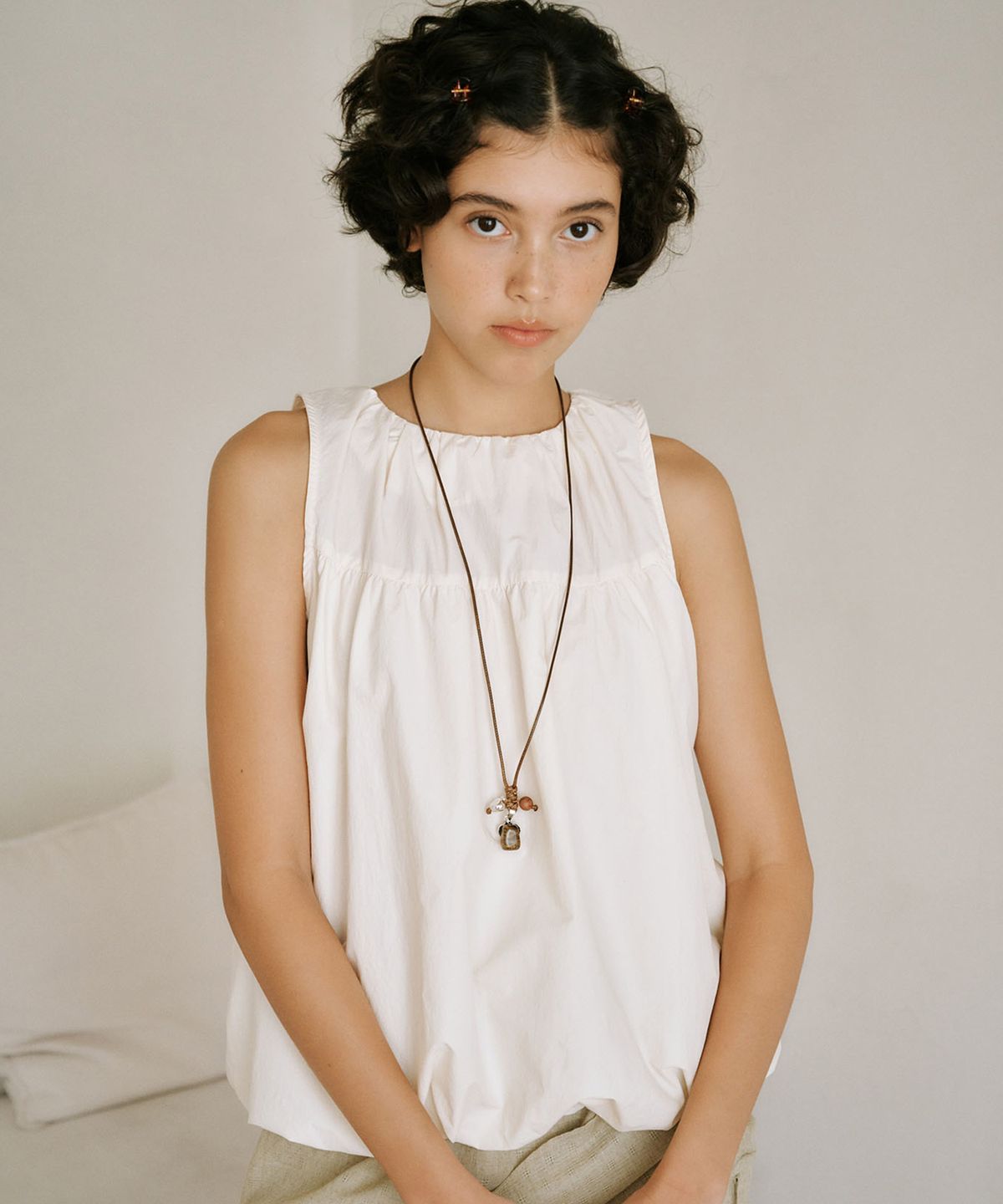 아우로(OURO) COTTON PINTUCK BALLOON BLOUSE [ ECRU ]