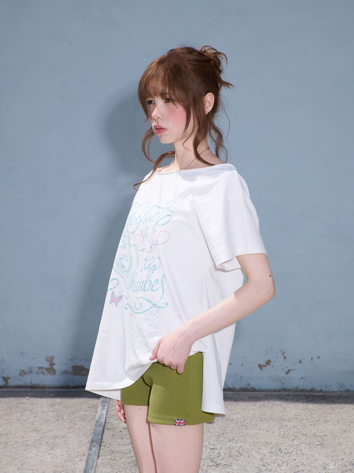 파퓸드로브(PARFUM DE LAUBE) Faded Off-Shoulder T-Shirts White