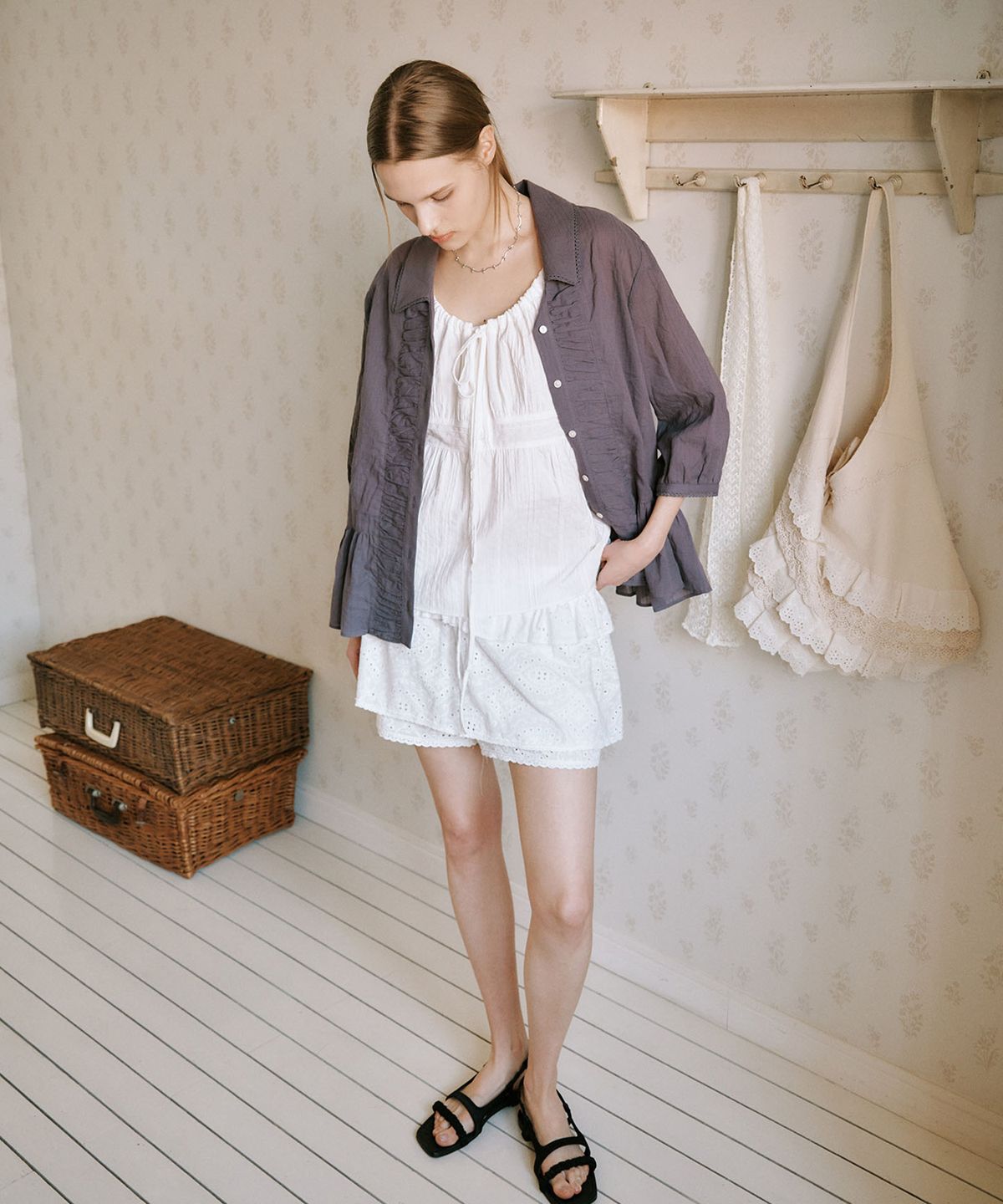 아우로(OURO) BOHEMIAN SHIRRING BLOUSE [ CHARCOAL ]