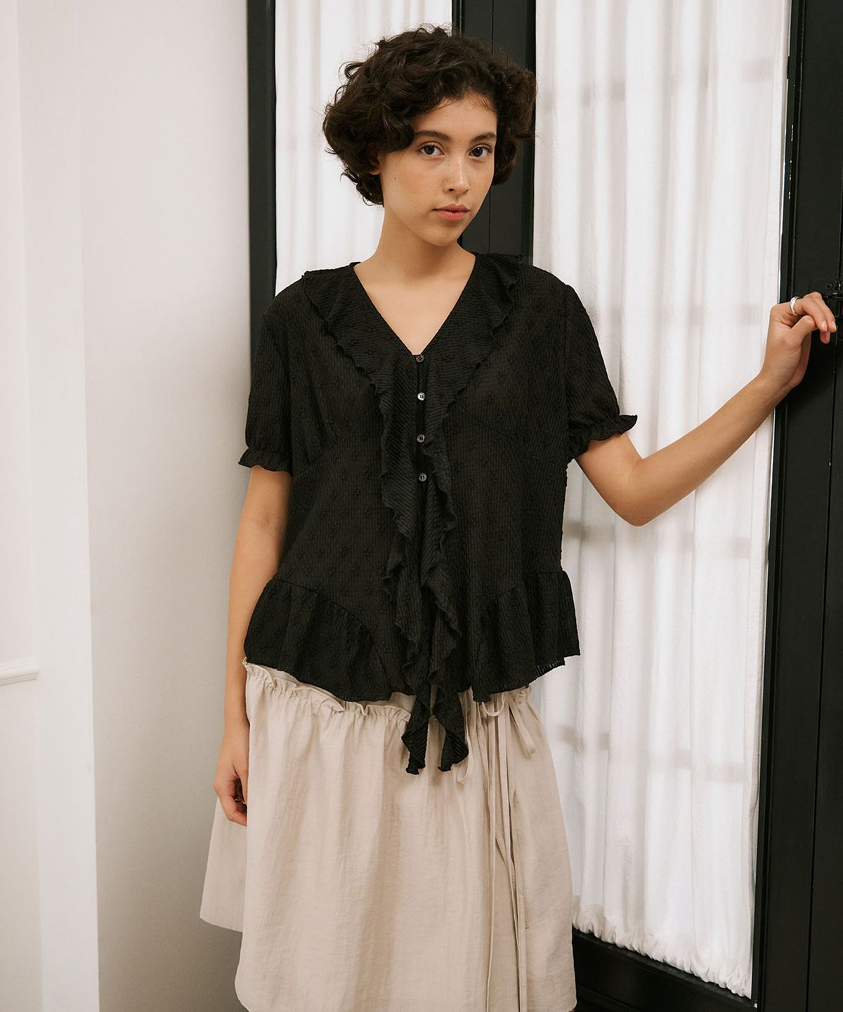 아우로(OURO) FLORAL JERSEY BLOUSE (HS) [ BLACK ]