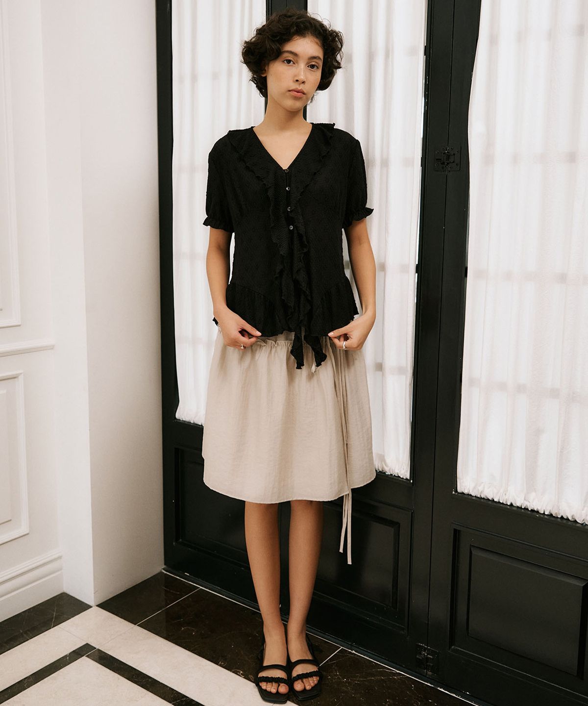 아우로(OURO) FLORAL JERSEY BLOUSE (HS) [ BLACK ]