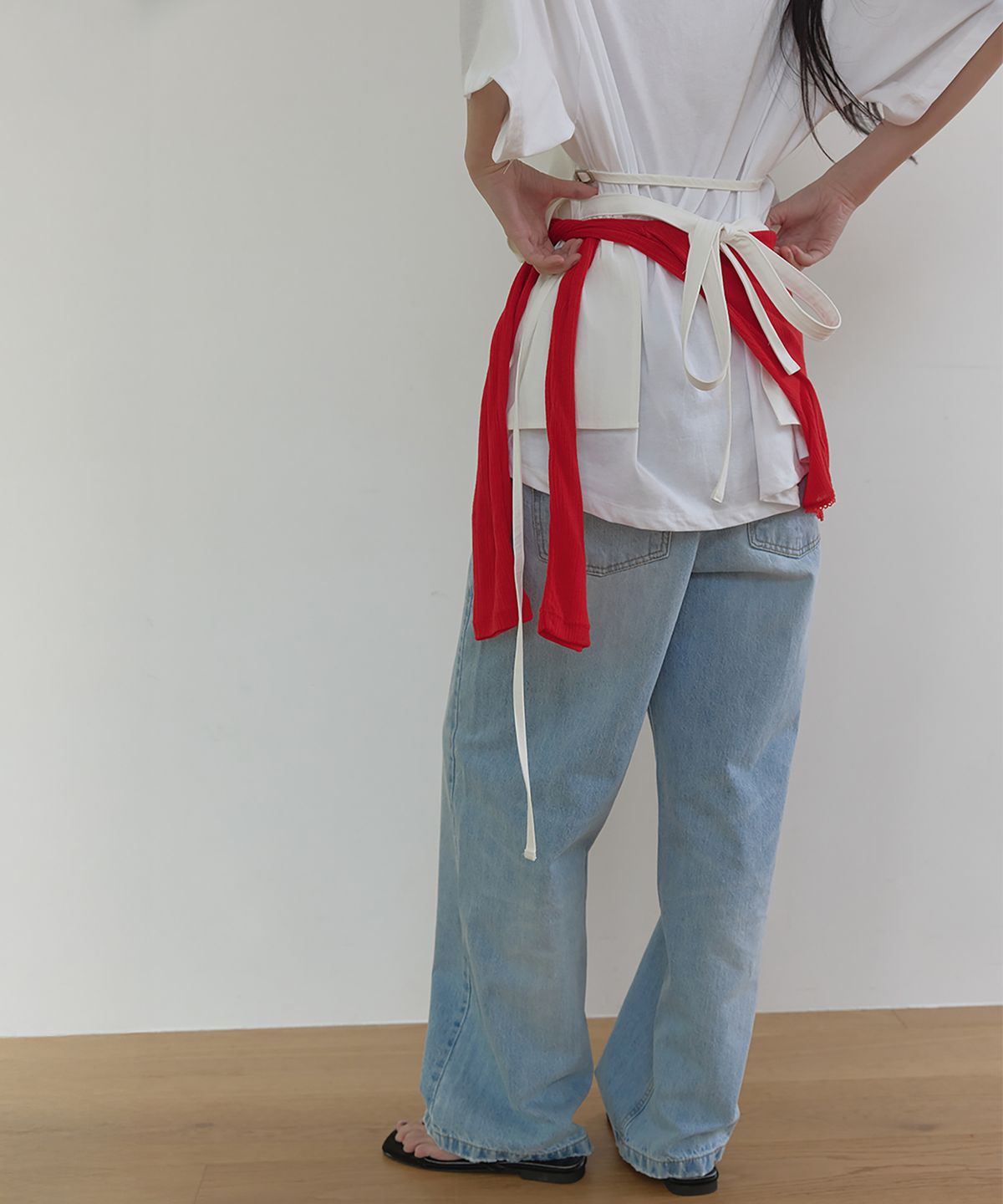 론크(LONQUE) COTTON APRON LAYERED DRESS (IVORY)