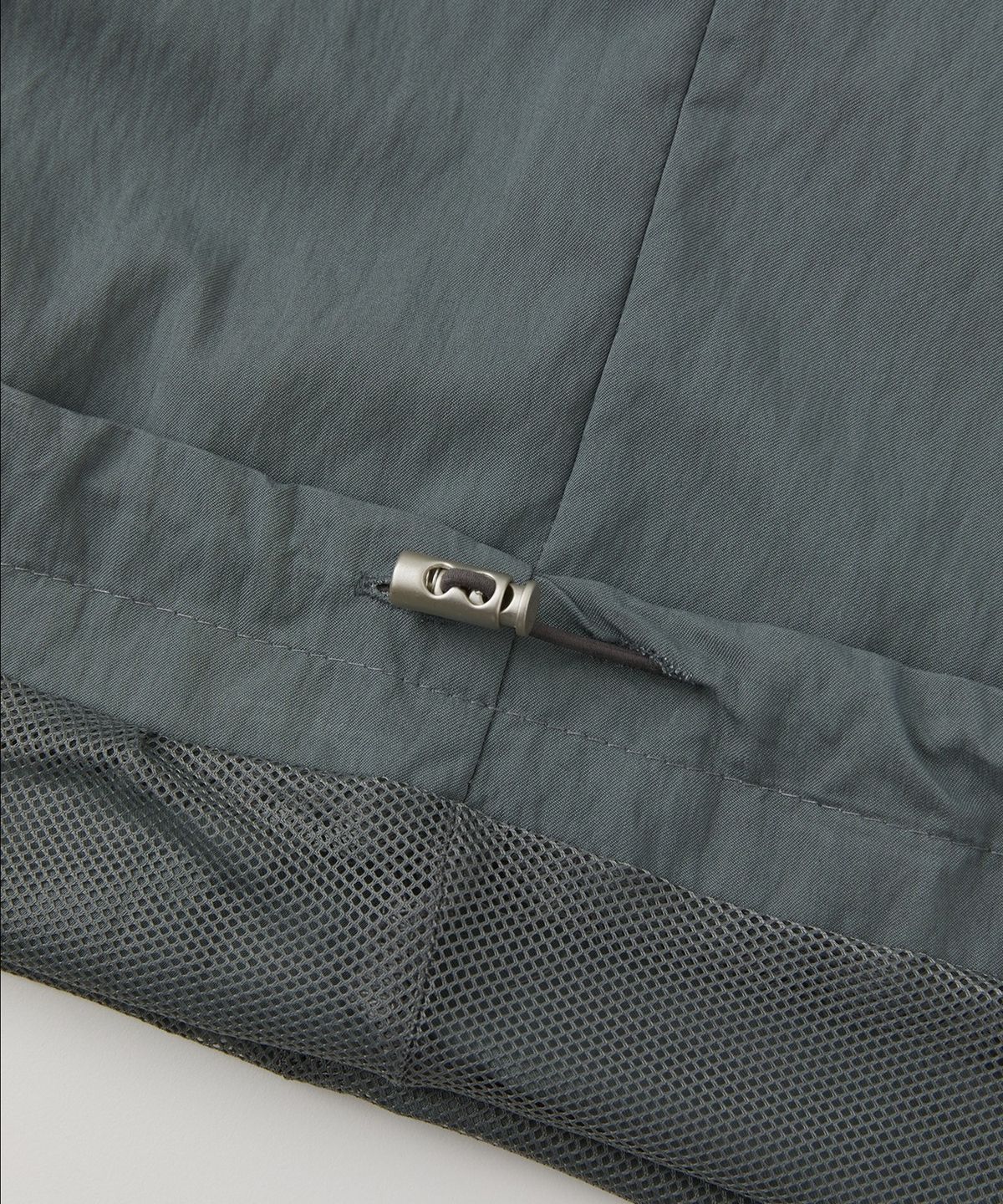 로우넬라인(LOW NELLINE) MAC CURVED MESH NYLON PANTS_CHARCOAL