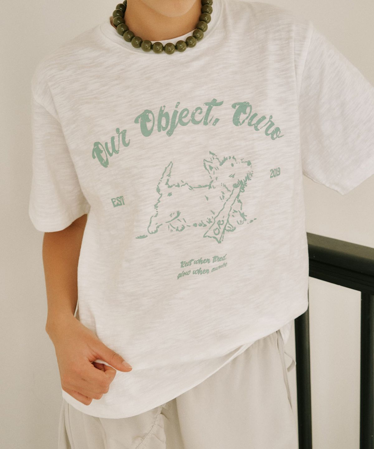 아우로(OURO) TERRIER GRAPHIC TEE [ CLOUD ]