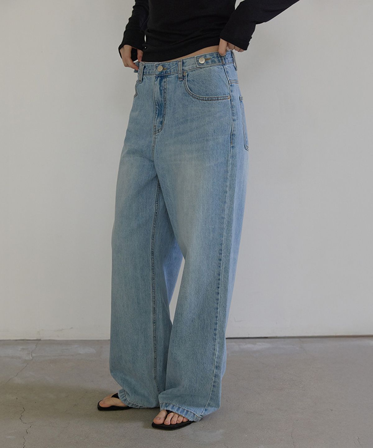 론크(LONQUE) WIDE FIT WASHED DENIM PANTS (LIGHT BLUE)
