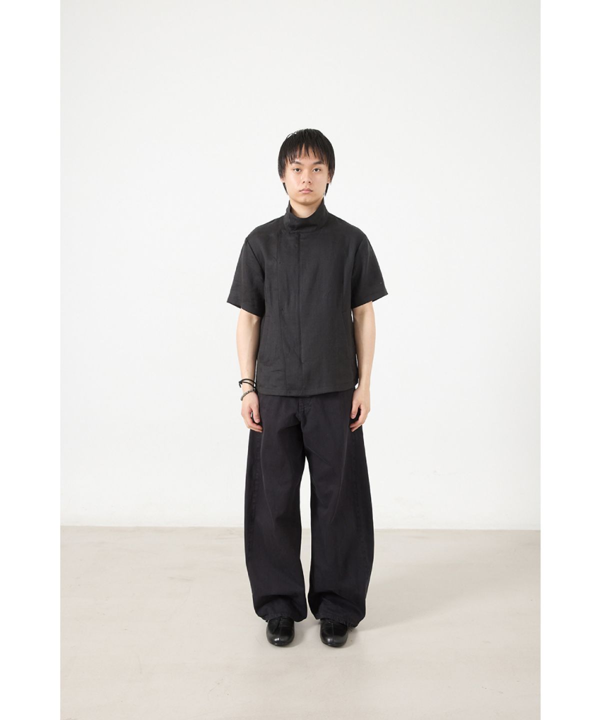 해칭룸(HATCHINGROOM) Arc Zip Shirket Black