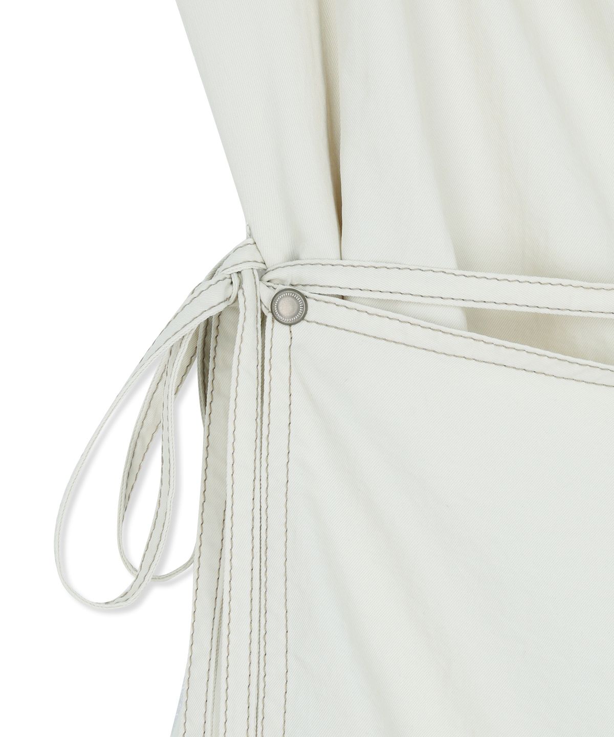 마뗑킴(MATIN KIM) SLEEVELESS WRAP DRESS IN CREAM