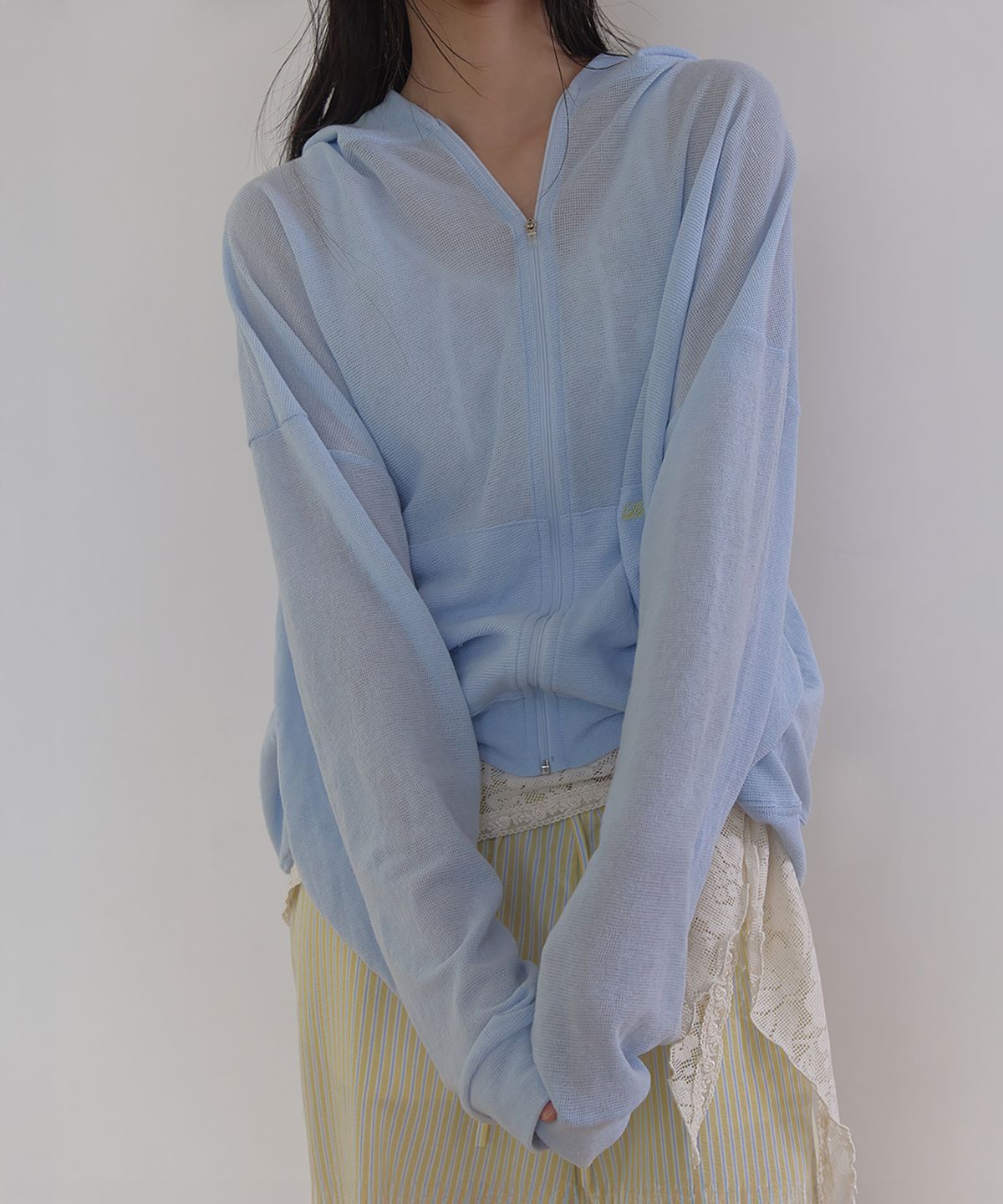 론크(LONQUE) SUMMER SHEER LOGO ZIP-UP HOODIE (SKY BLUE)