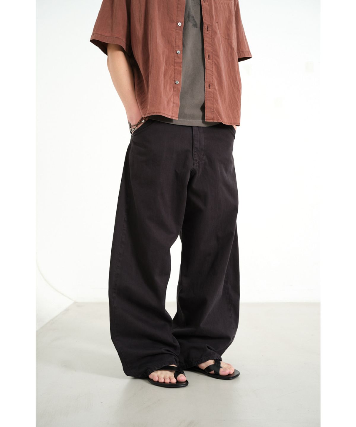 해칭룸(HATCHINGROOM) Wide Curve Jeans Charcoal