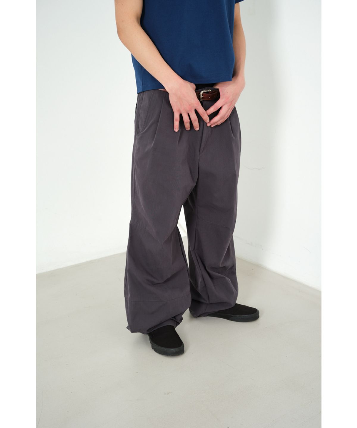 해칭룸(HATCHINGROOM) Volume Pants CN Blue Charcoal