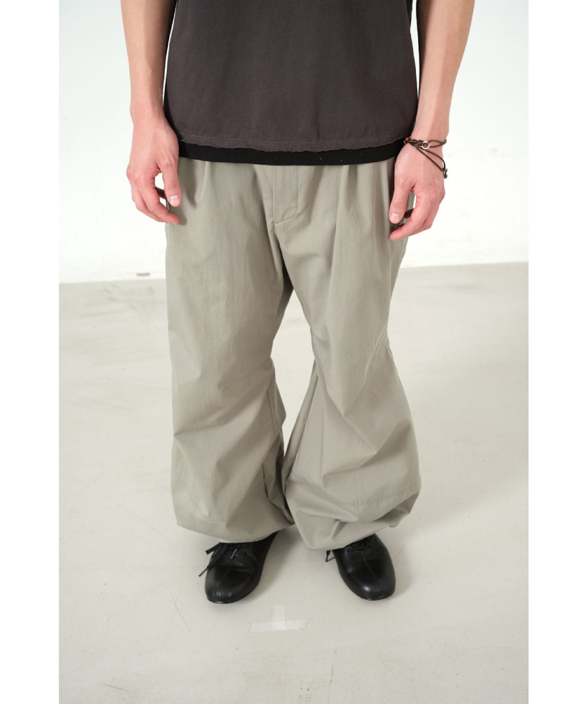해칭룸(HATCHINGROOM) Volume Pants CN Olive Grey