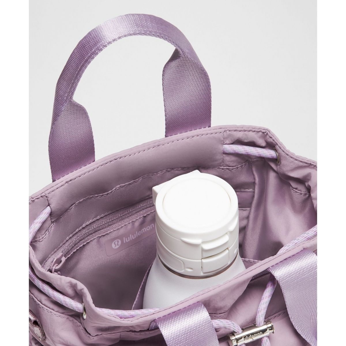 룰루레몬(LULULEMON) 컨버터블 드로스트링 버킷백 미니 5L  LOTU LLAY SLVR