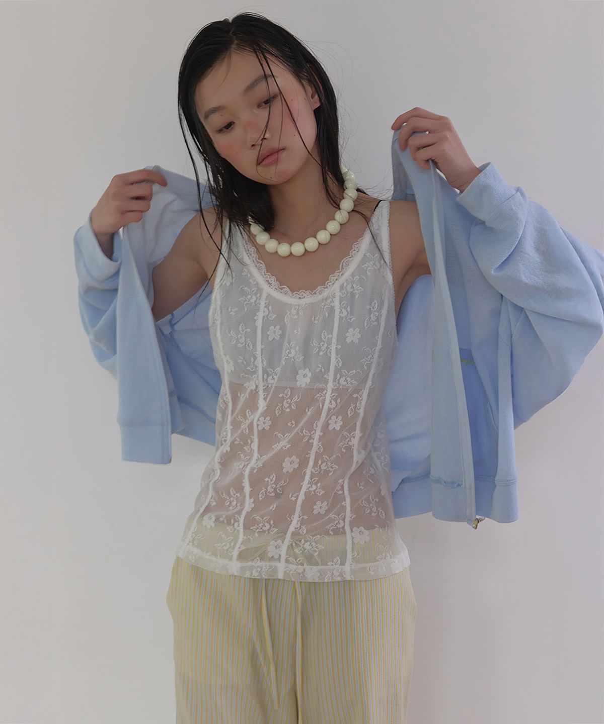 론크(LONQUE) SHEER LACE SLEEVELESS CAMI TOP (WHITE)