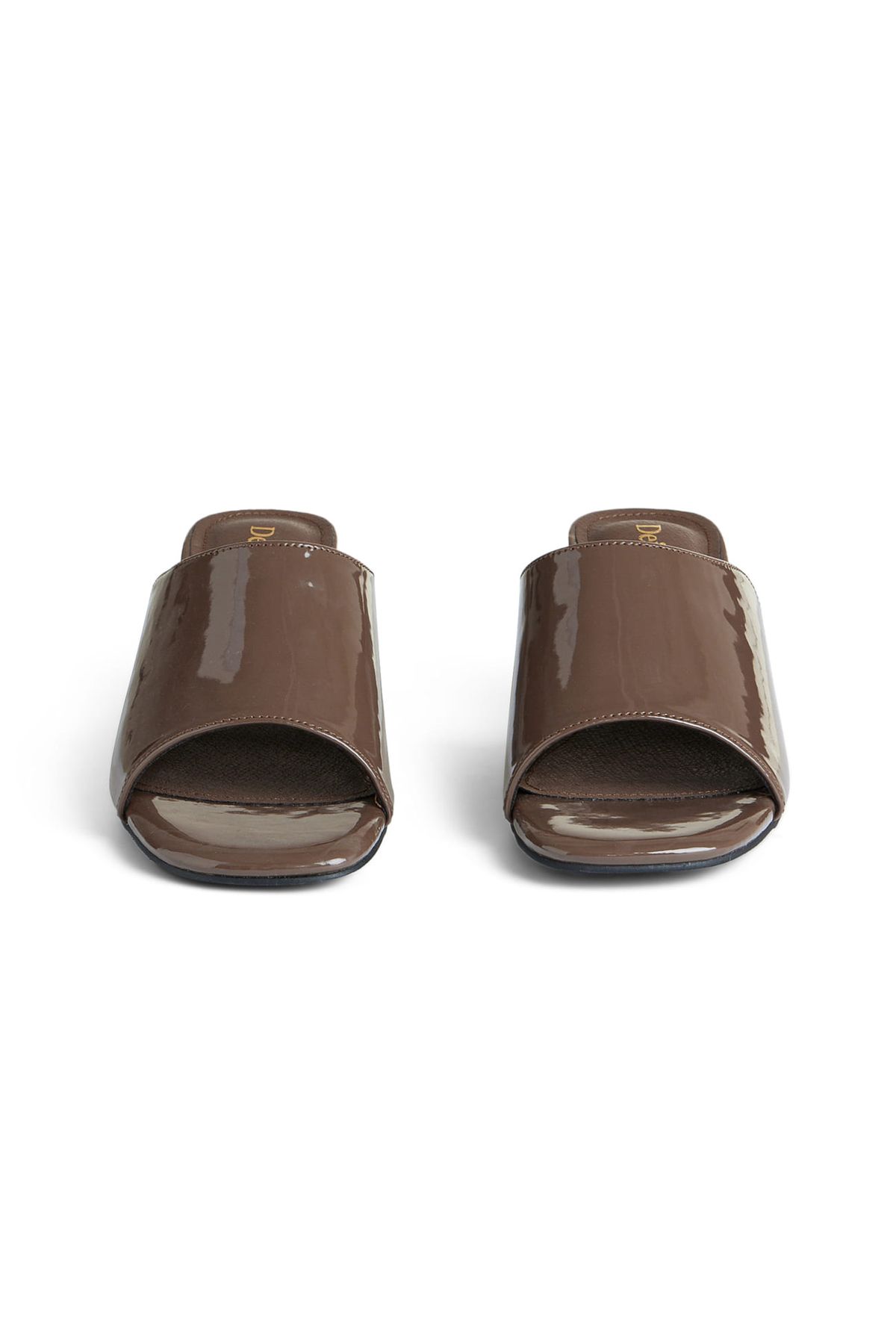 다이닛(DEINET) ENAMEL SLIPPERS IN BROWN